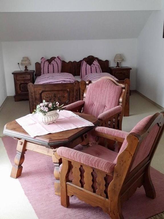 Gast- Und Pensionhaus Zur Linde Staufenberg  Rom bilde